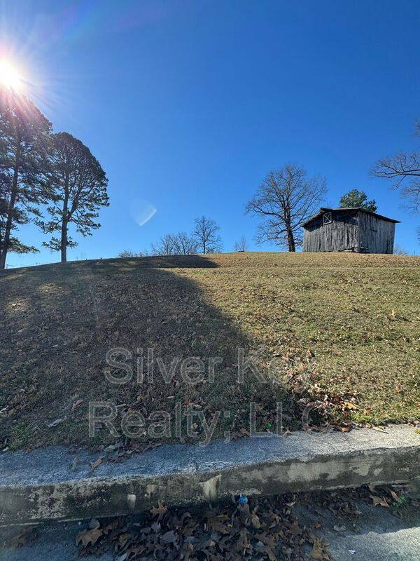 House for rent at 2955 Oakland Rd, Philadelphia, TN 37846