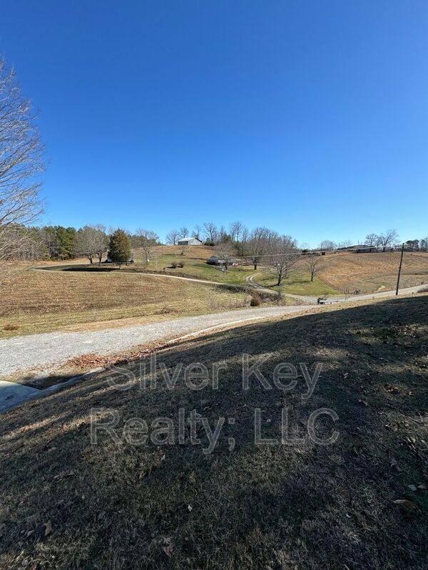 House for rent at 2955 Oakland Rd, Philadelphia, TN 37846