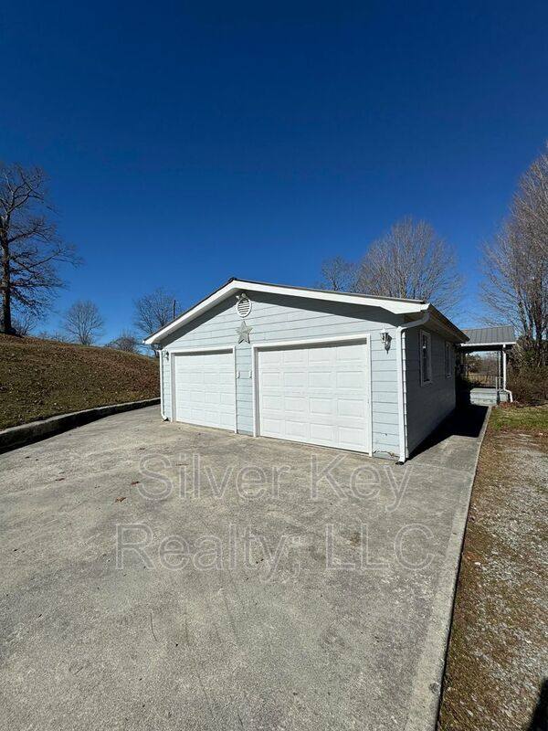 House for rent at 2955 Oakland Rd, Philadelphia, TN 37846