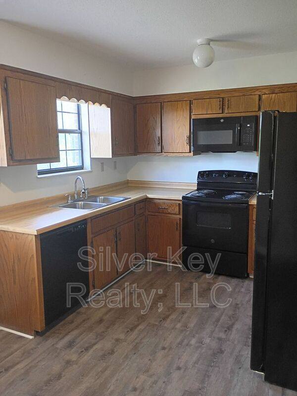 Apartment for rent at 823 Englewood Rd #10, Madisonville, TN 37354