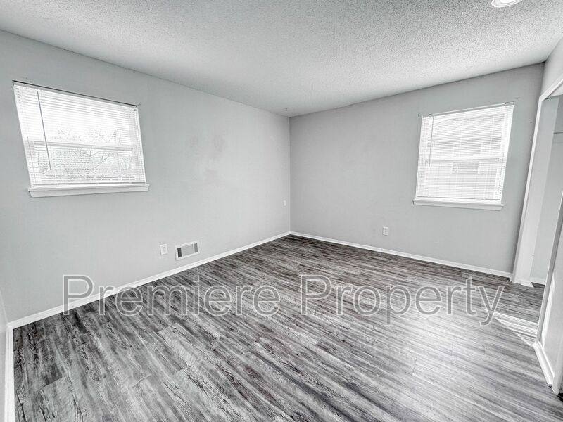 Townhouse for rent at 219 N Oak Dr #A, Belton, MO 64012