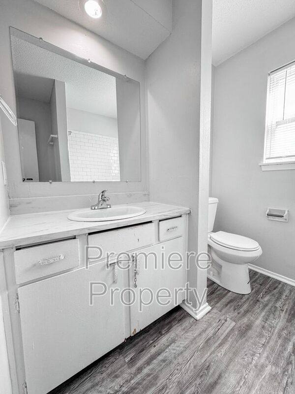 Townhouse for rent at 219 N Oak Dr #A, Belton, MO 64012