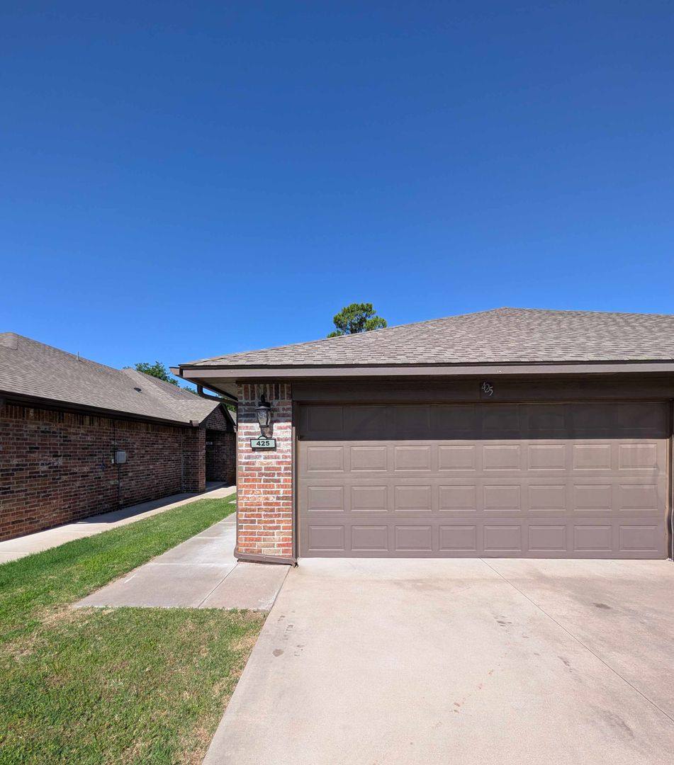 House for rent at 425 Chalk Hill, Edmond, OK 73003