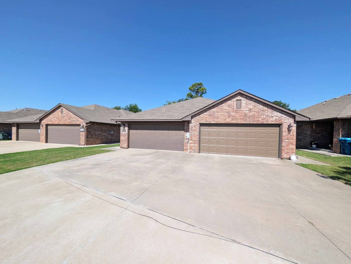 House for rent at 425 Chalk Hill, Edmond, OK 73003