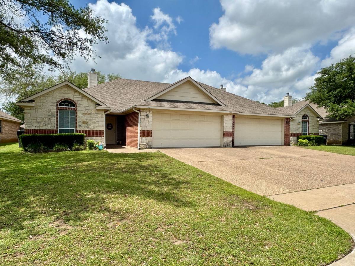 House for rent at 304 A Chapel Trail Circle, Woodway, TX 76712