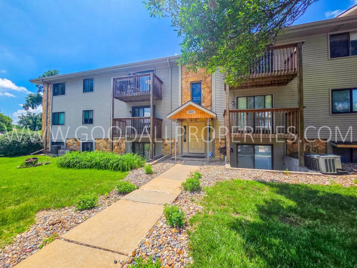 Apartment for rent at 9523 University Ave, Clive, IA 50325