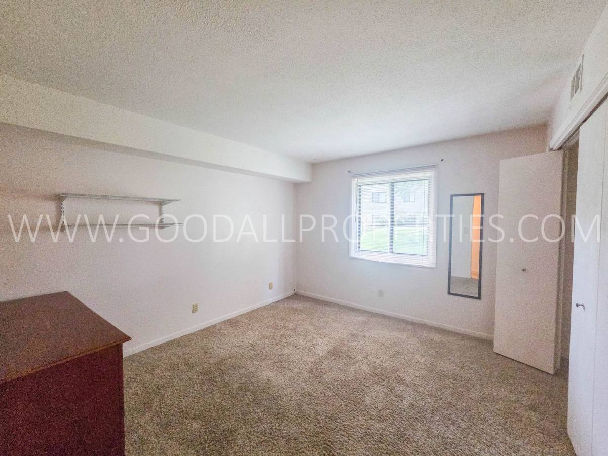 Apartment for rent at 9523 University Ave, Clive, IA 50325