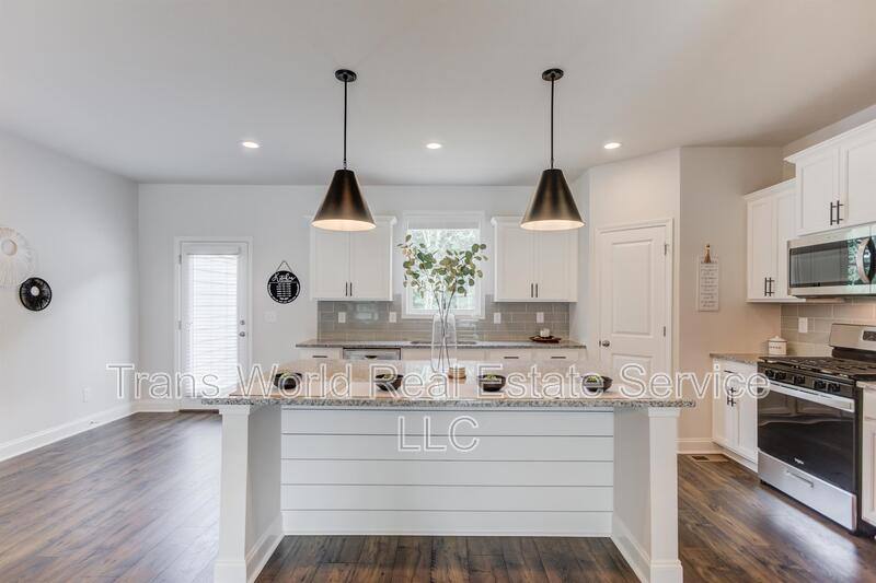 Townhouse for rent at 1290 Ainsworth Alley #1, Buford, GA 30518