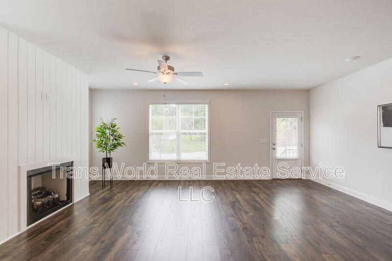 Townhouse for rent at 1290 Ainsworth Alley #1, Buford, GA 30518