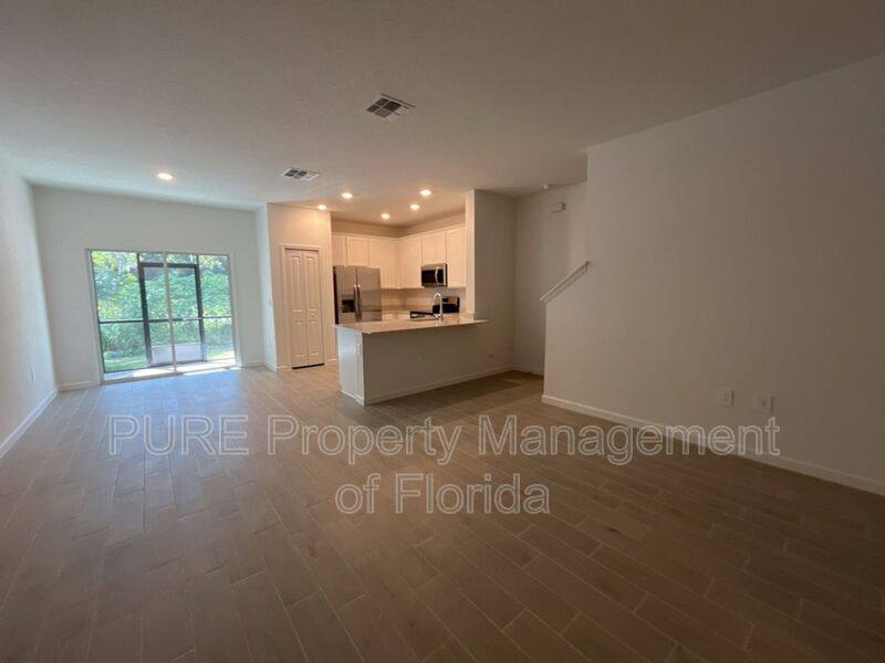 Townhouse for rent at 3484 SE 37th Court, Ocala, FL 34480