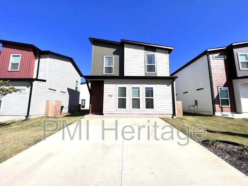 House for rent at 950 Ventnor Ave, Centerton, AR 72719