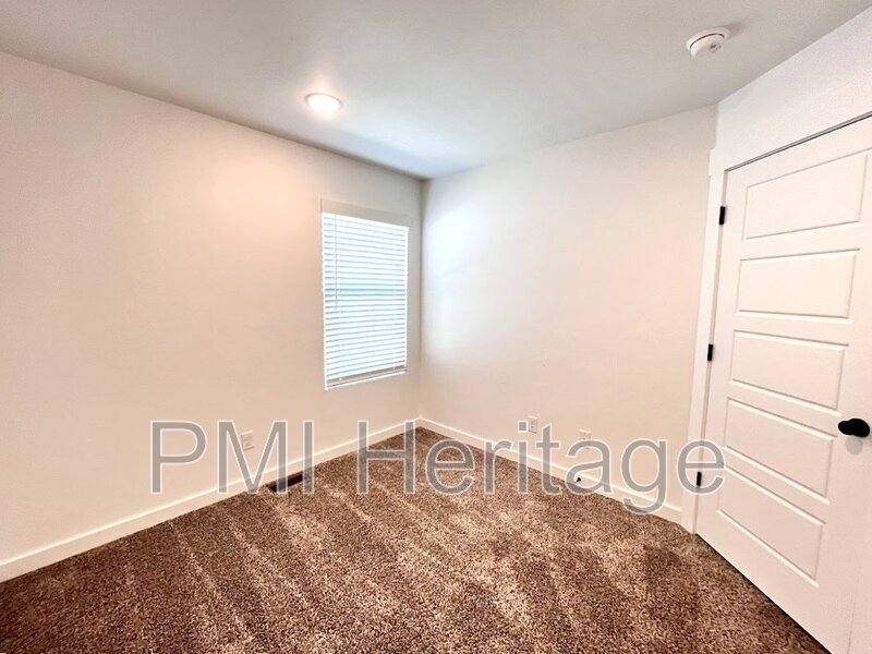 House for rent at 950 Ventnor Ave, Centerton, AR 72719