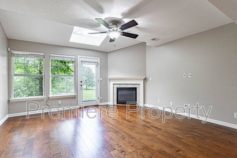 Townhouse for rent at 8119 N Elmwood Ave, Kansas City, MO 64119
