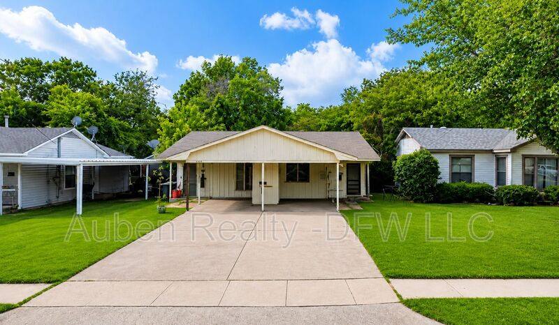 House for rent at 1910 N Alexander St, Sherman, TX 75092