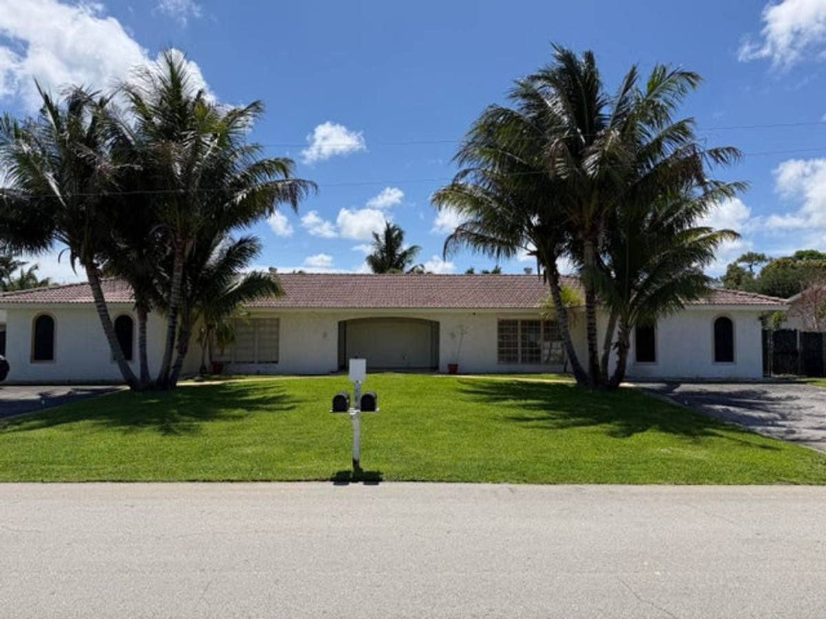 House for rent at 499 W Conference Dr, Boca Raton, FL 33486