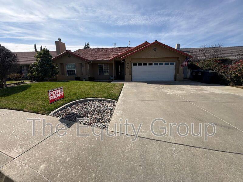 House for rent at 1031 N Crenshaw St, Visalia, CA 93291
