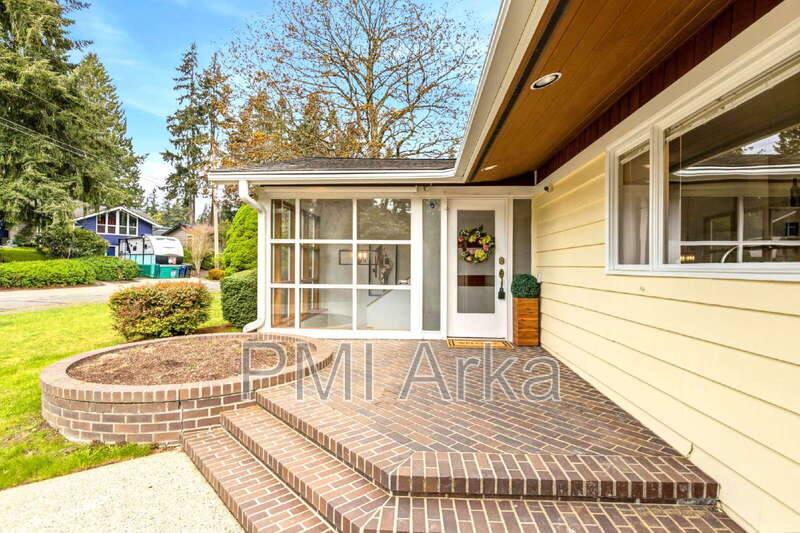 House for rent at 7020 137th Ave NE, Redmond, WA 98052