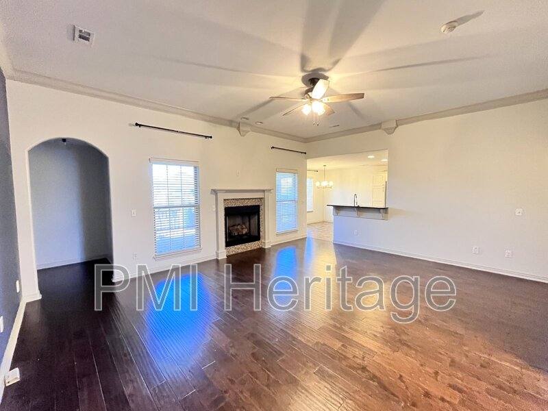 House for rent at 206 Peyton St, Lowell, AR 72745
