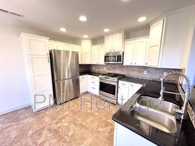 House for rent at 206 Peyton St, Lowell, AR 72745