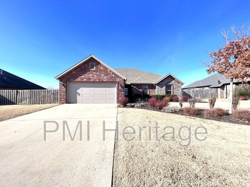House for rent at 206 Peyton St, Lowell, AR 72745
