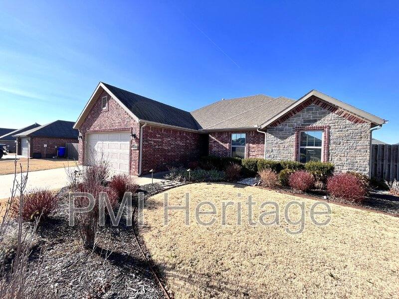 House for rent at 206 Peyton St, Lowell, AR 72745