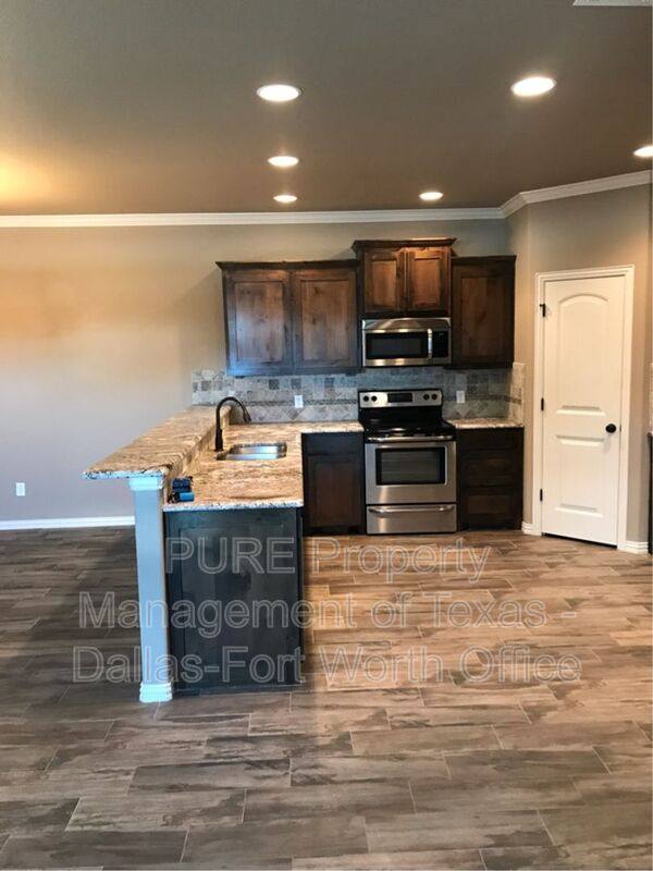 Apartment for rent at 3011 Enchanted Rd, Granbury, TX 76049