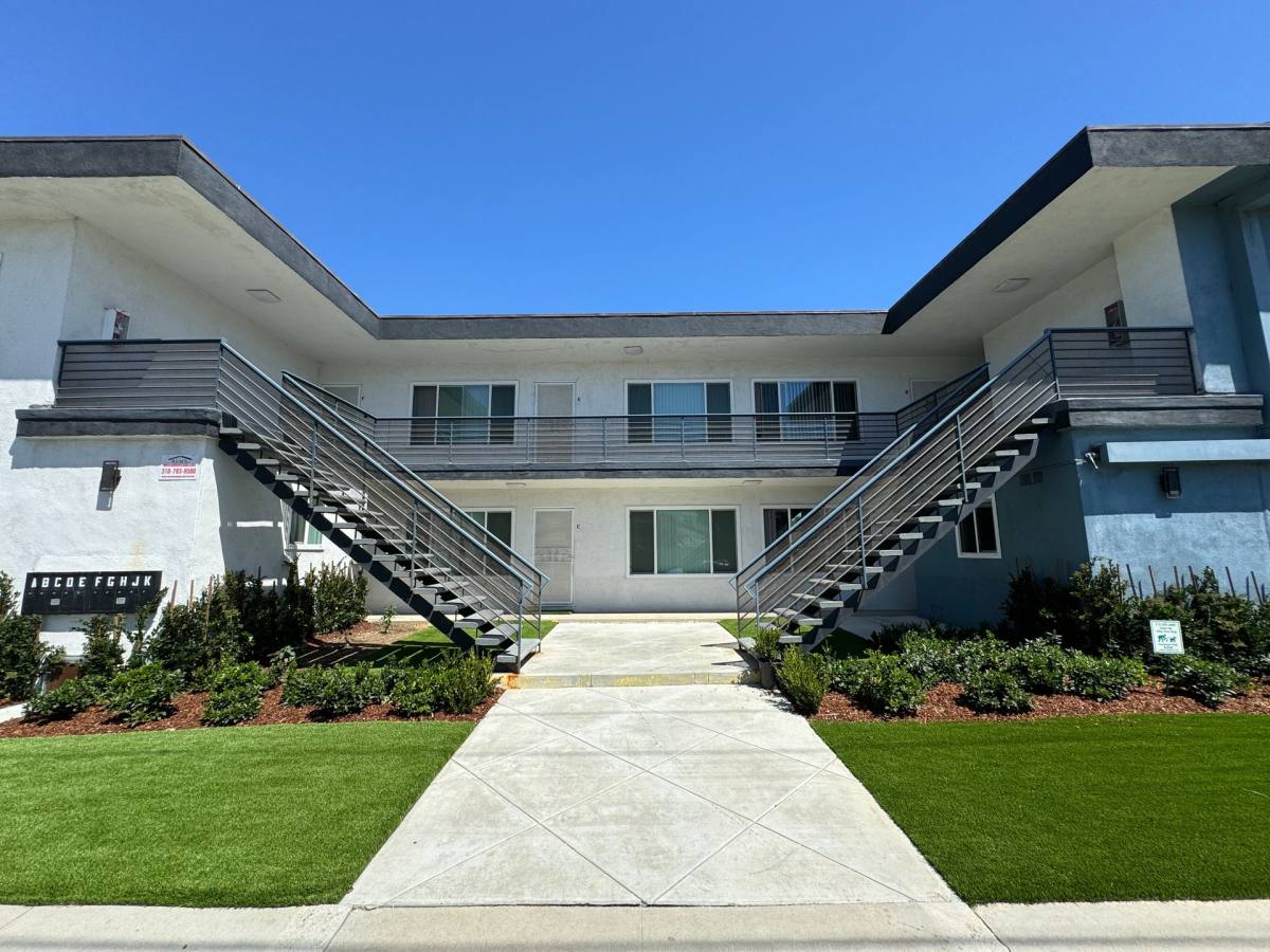 Apartment for rent at 4954 W 119th St, Hawthorne, CA 90250