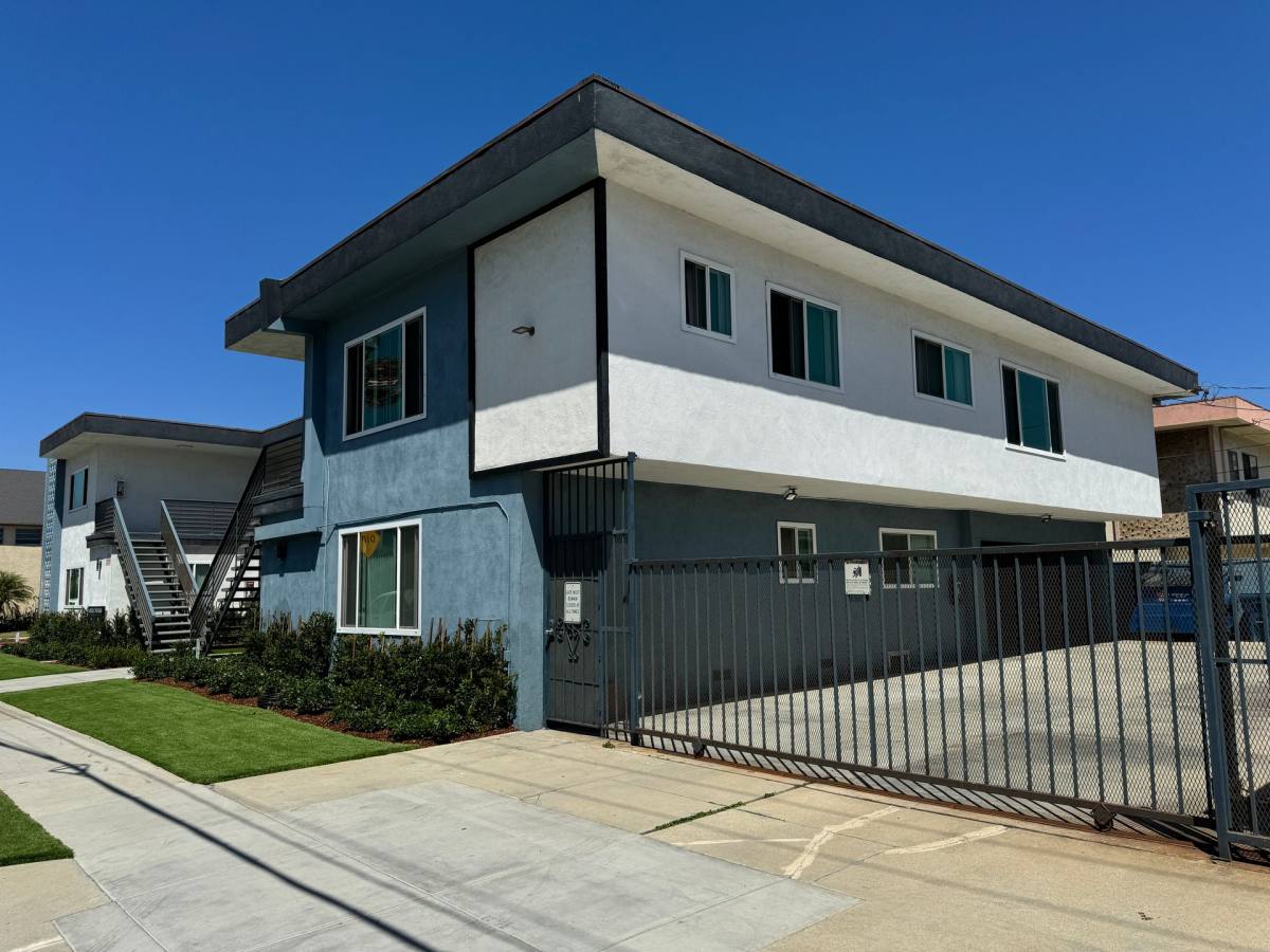 Apartment for rent at 4954 W 119th St, Hawthorne, CA 90250