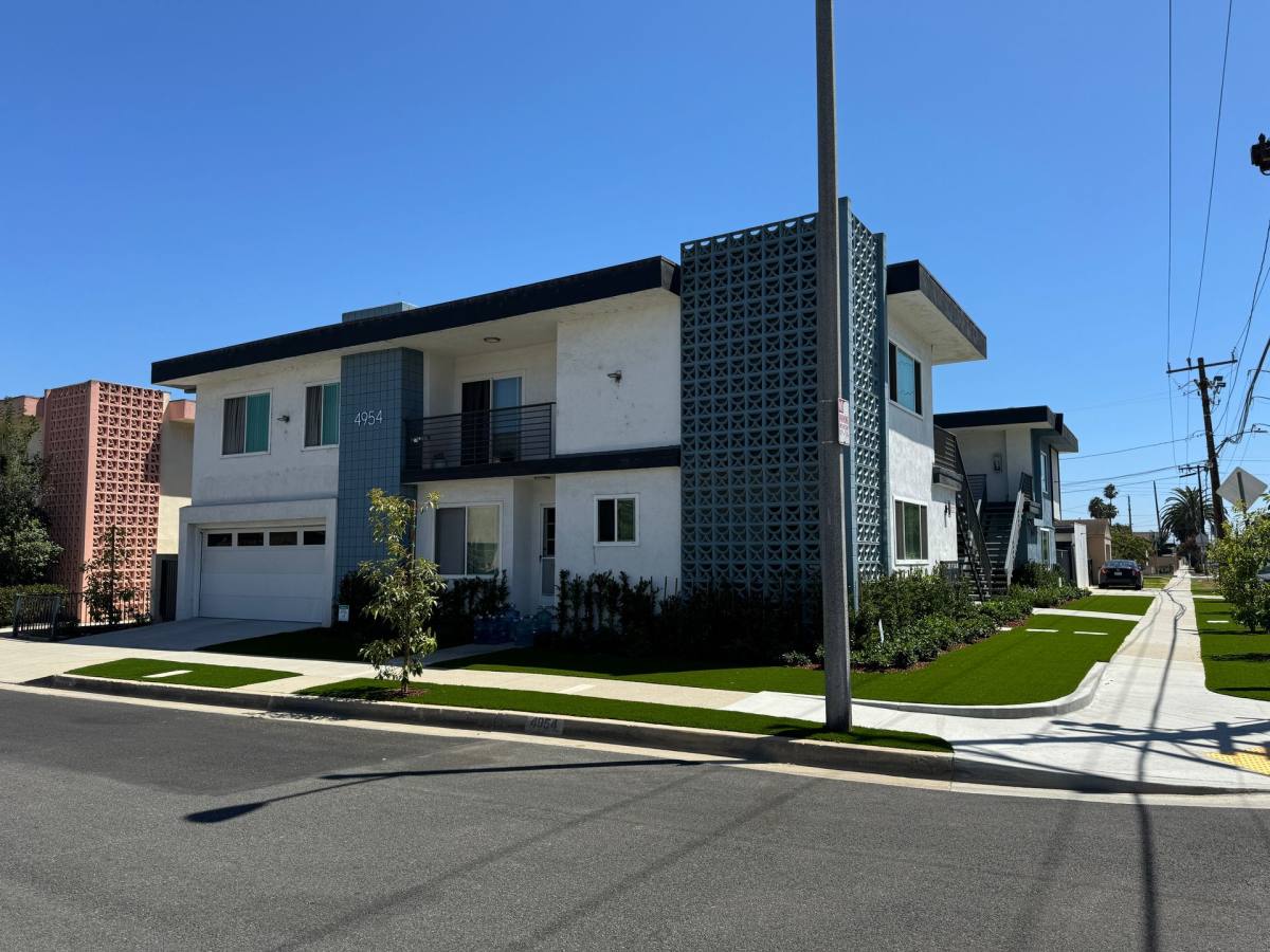 Apartment for rent at 4954 W 119th St, Hawthorne, CA 90250