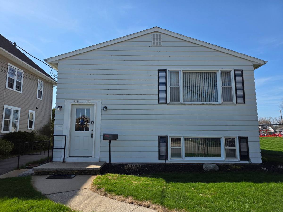 Apartment for rent at 221 W 10th Ave, Oshkosh, WI 54902