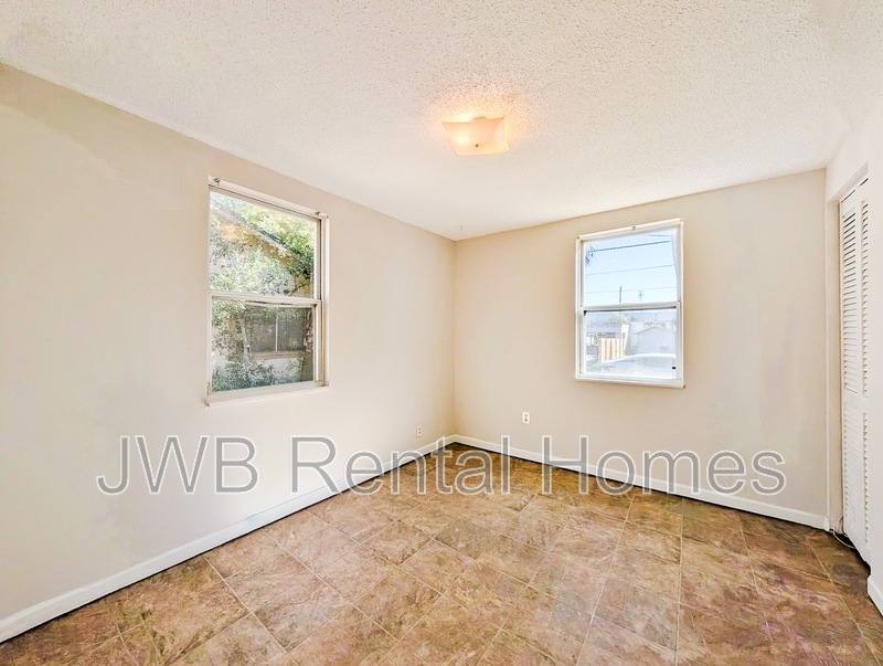 Apartment for rent at 1610 Minerva Ave, Jacksonville, FL 32207