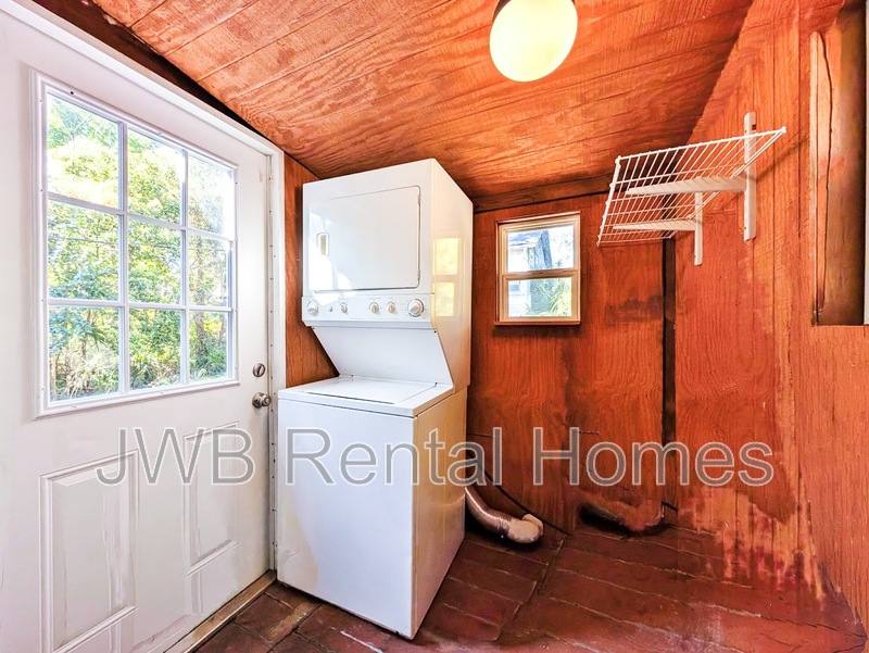 Apartment for rent at 1610 Minerva Ave, Jacksonville, FL 32207