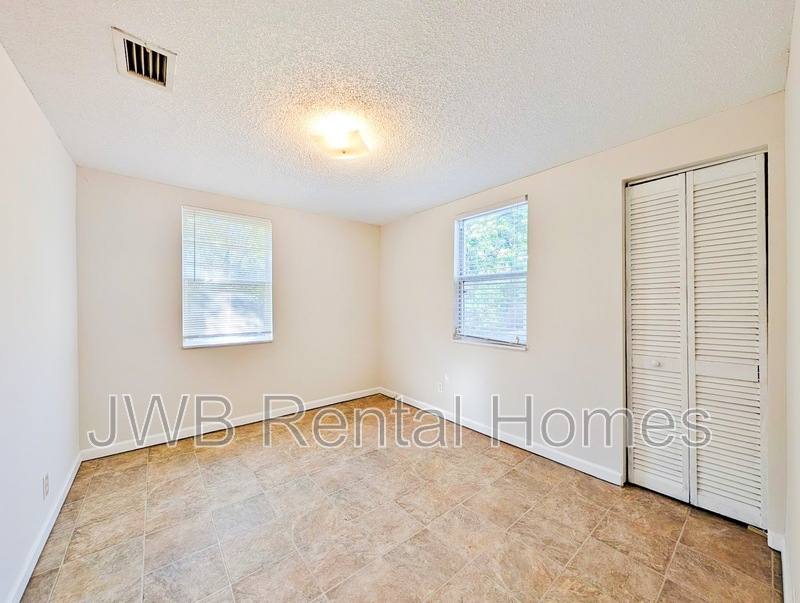 Apartment for rent at 1610 Minerva Ave, Jacksonville, FL 32207