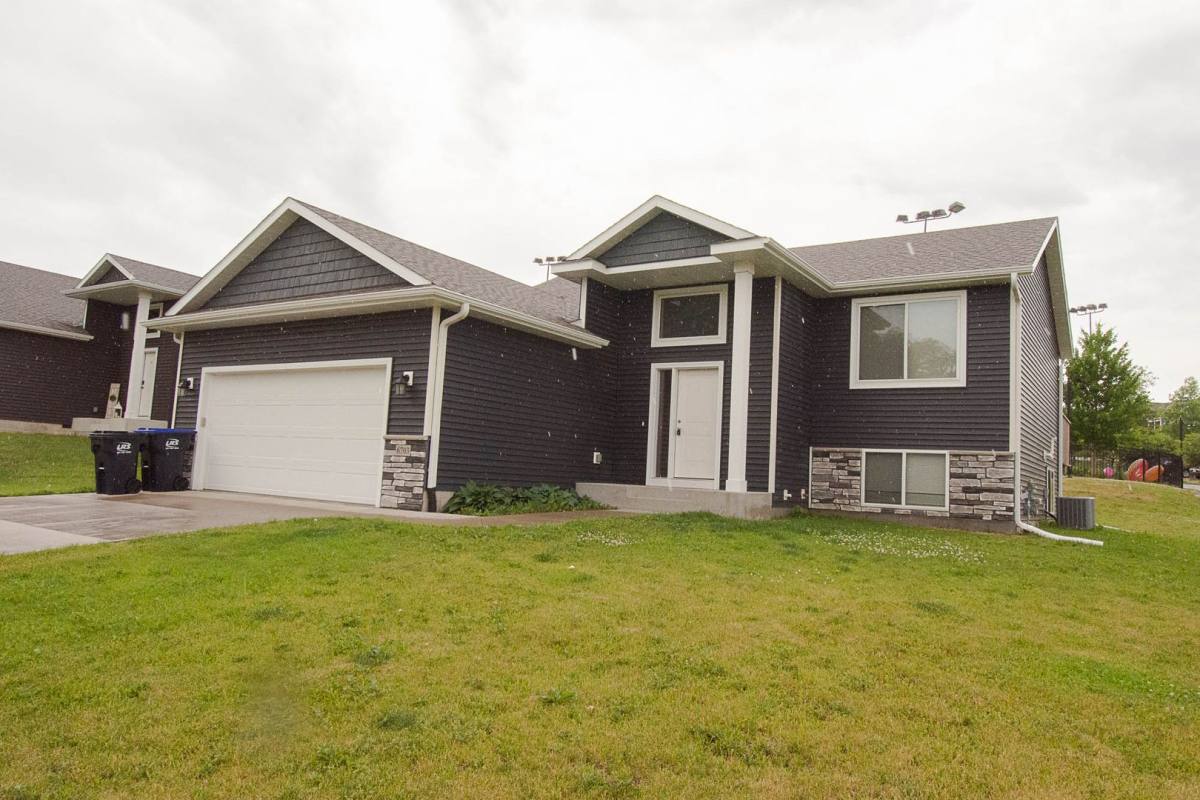 House for rent at 6703 Clarkia Dr NW, Rochester, MN 55901