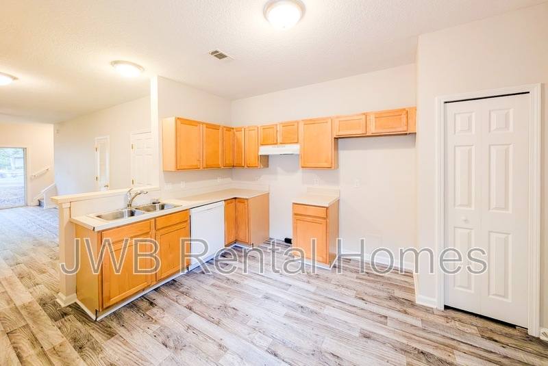 Townhouse for rent at 4706 Playpen Dr, Jacksonville, FL 32210