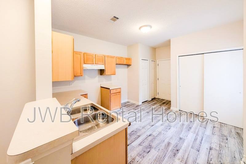 Townhouse for rent at 4706 Playpen Dr, Jacksonville, FL 32210