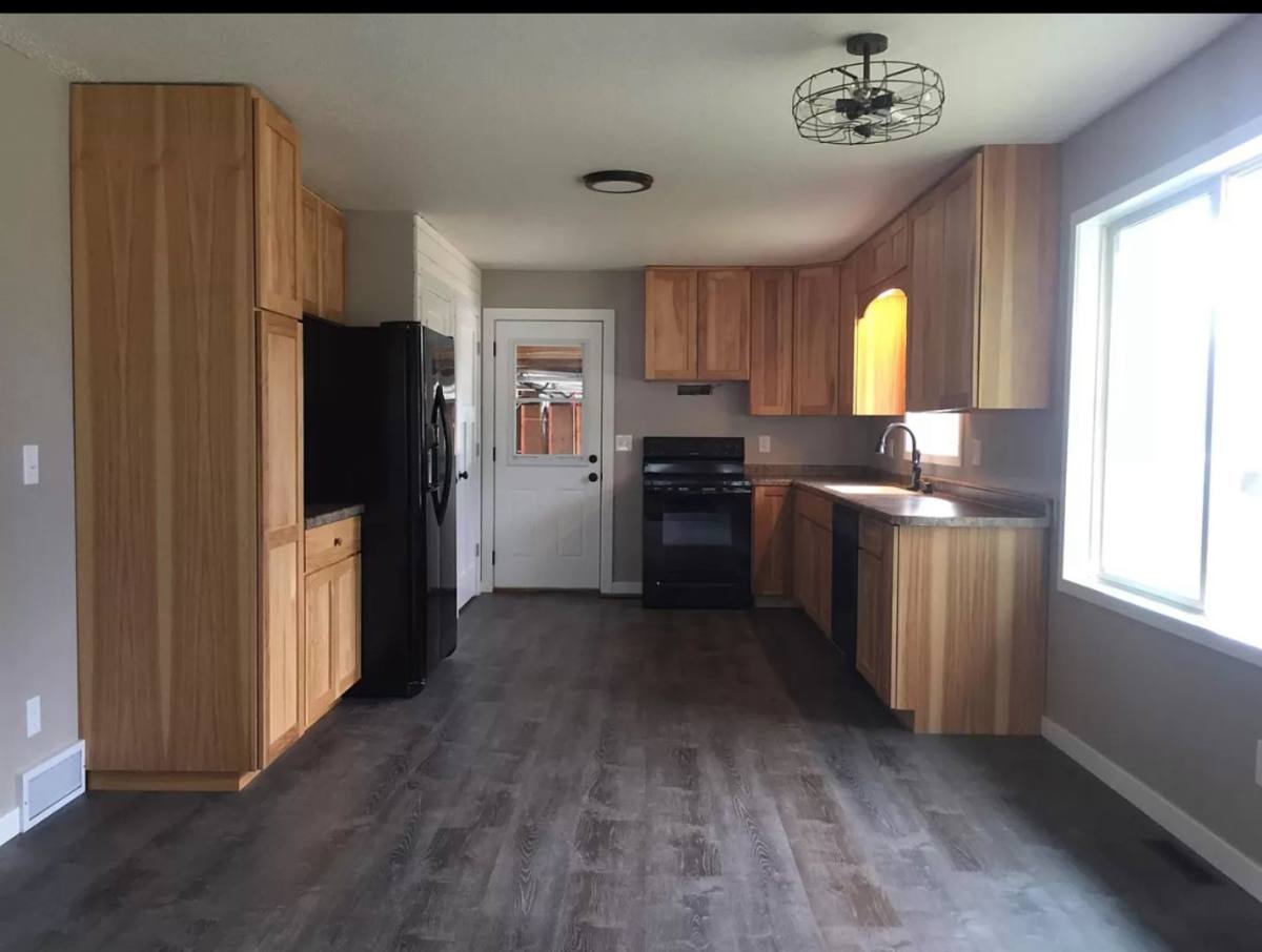 House for rent at 136 Robertson Dr, Bemidji, MN 56601