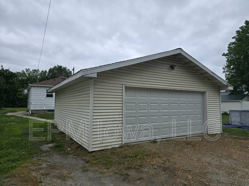 House for rent at 606 Wyoming St, Waterloo, IA 50703