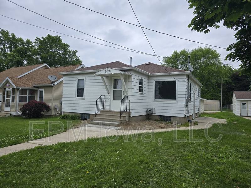 House for rent at 606 Wyoming St, Waterloo, IA 50703