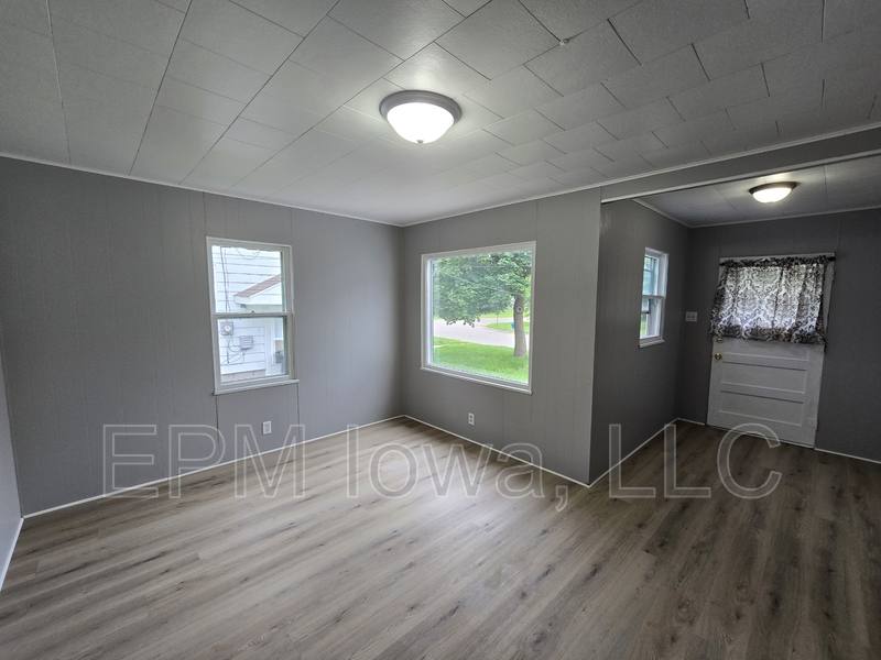 House for rent at 606 Wyoming St, Waterloo, IA 50703