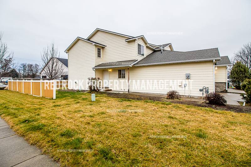 Townhouse for rent at 1603 Drummond St, Greenacres, WA 99016