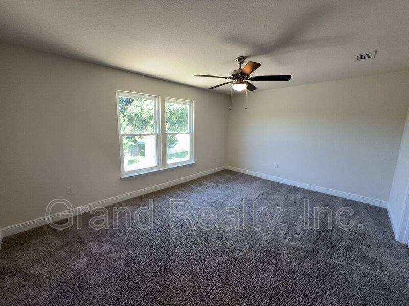 Townhouse for rent at 5033 Peach Dr, Milton, FL 32571