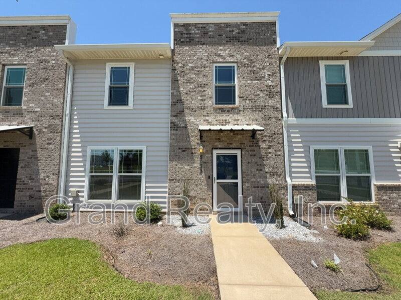 Townhouse for rent at 5033 Peach Dr, Milton, FL 32571
