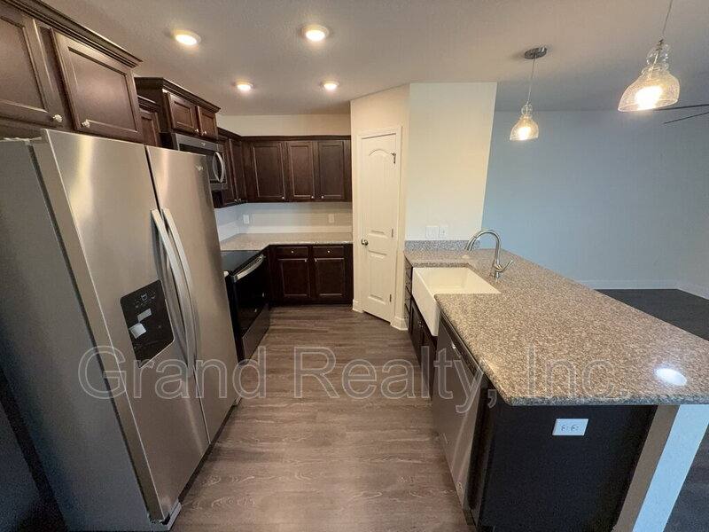 Townhouse for rent at 5033 Peach Dr, Milton, FL 32571