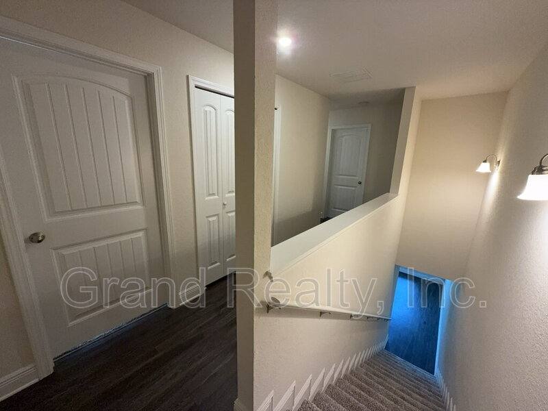 Townhouse for rent at 5033 Peach Dr, Milton, FL 32571