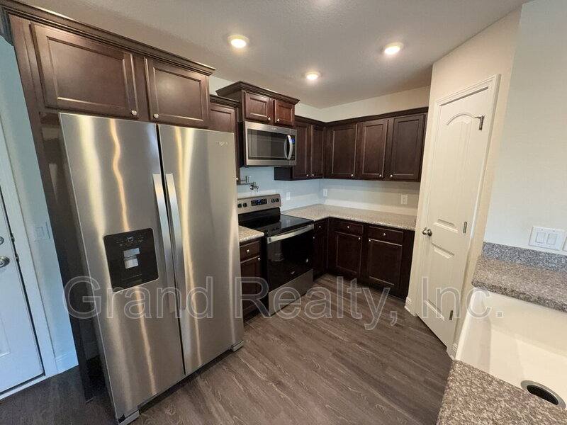 Townhouse for rent at 5033 Peach Dr, Milton, FL 32571