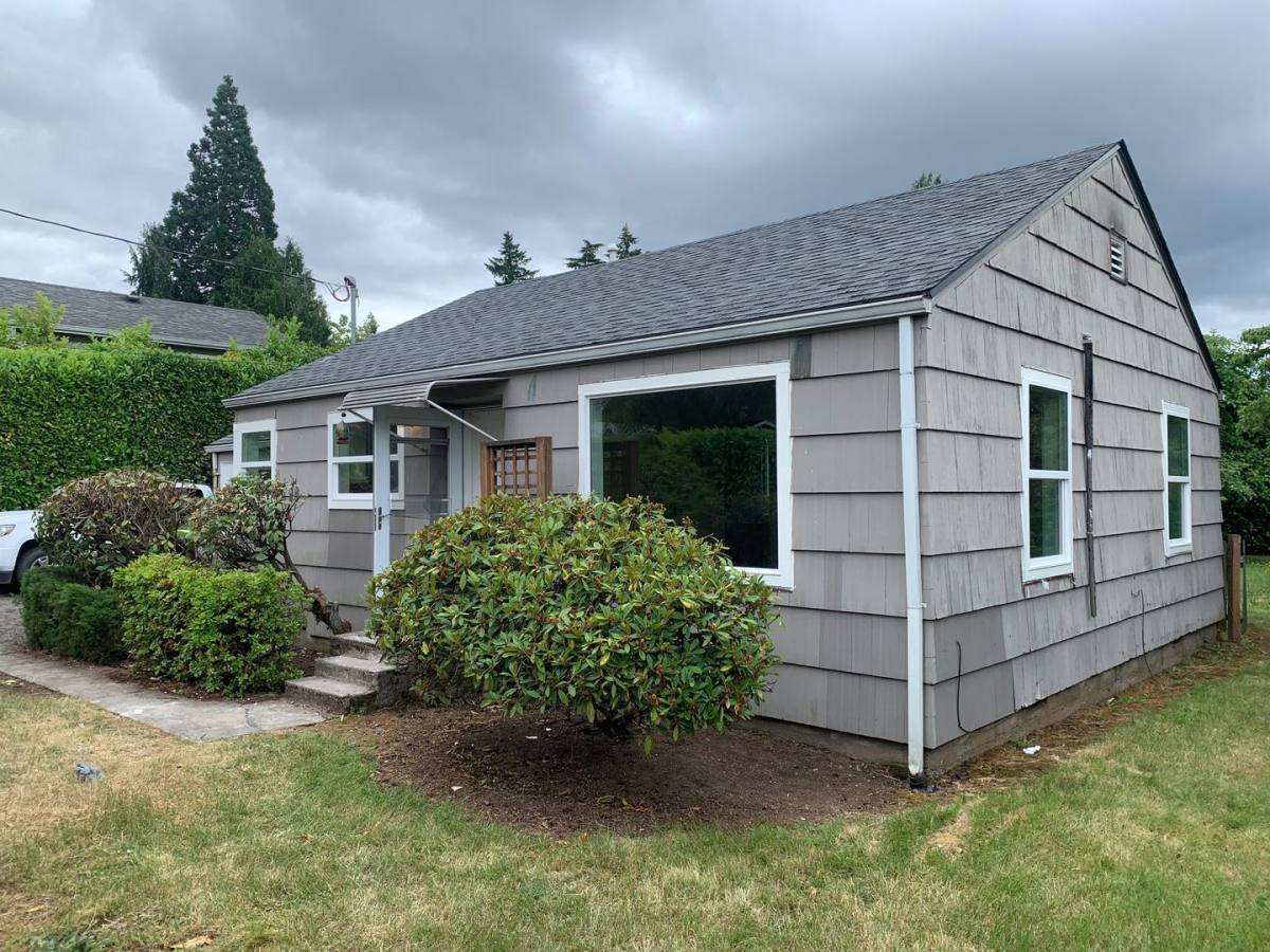 House for rent at 2510 SE Chestnut St, Portland, OR 97267