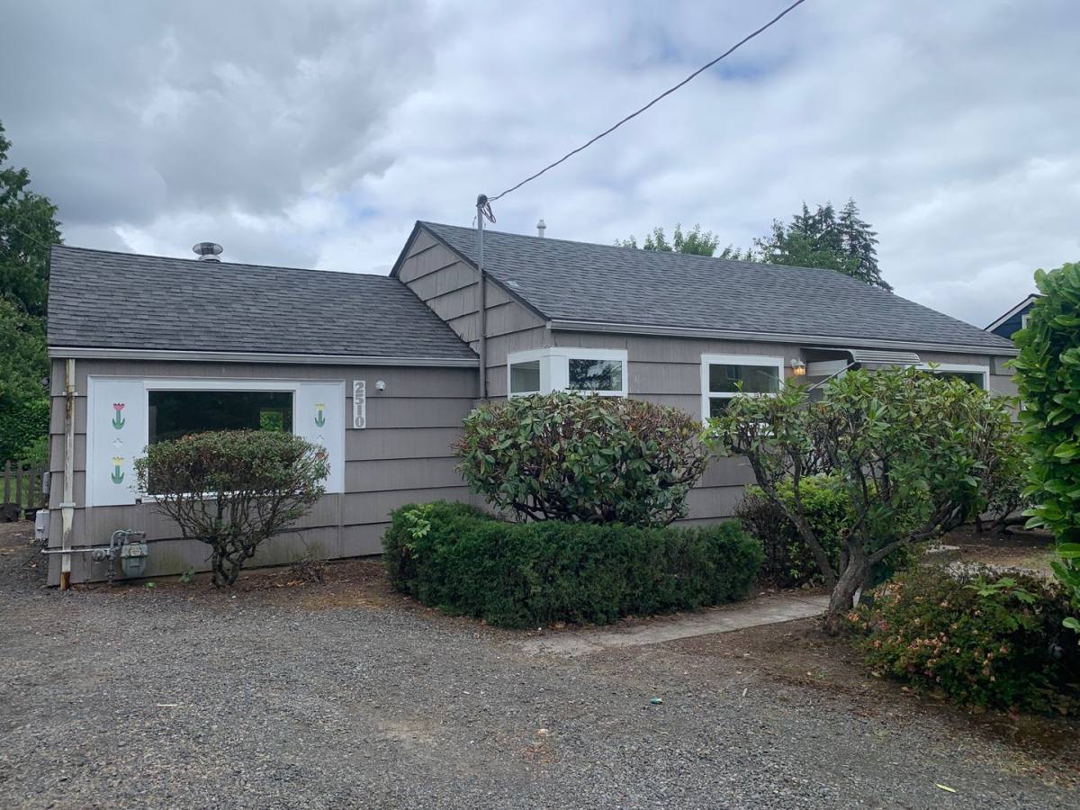 House for rent at 2510 SE Chestnut St, Portland, OR 97267