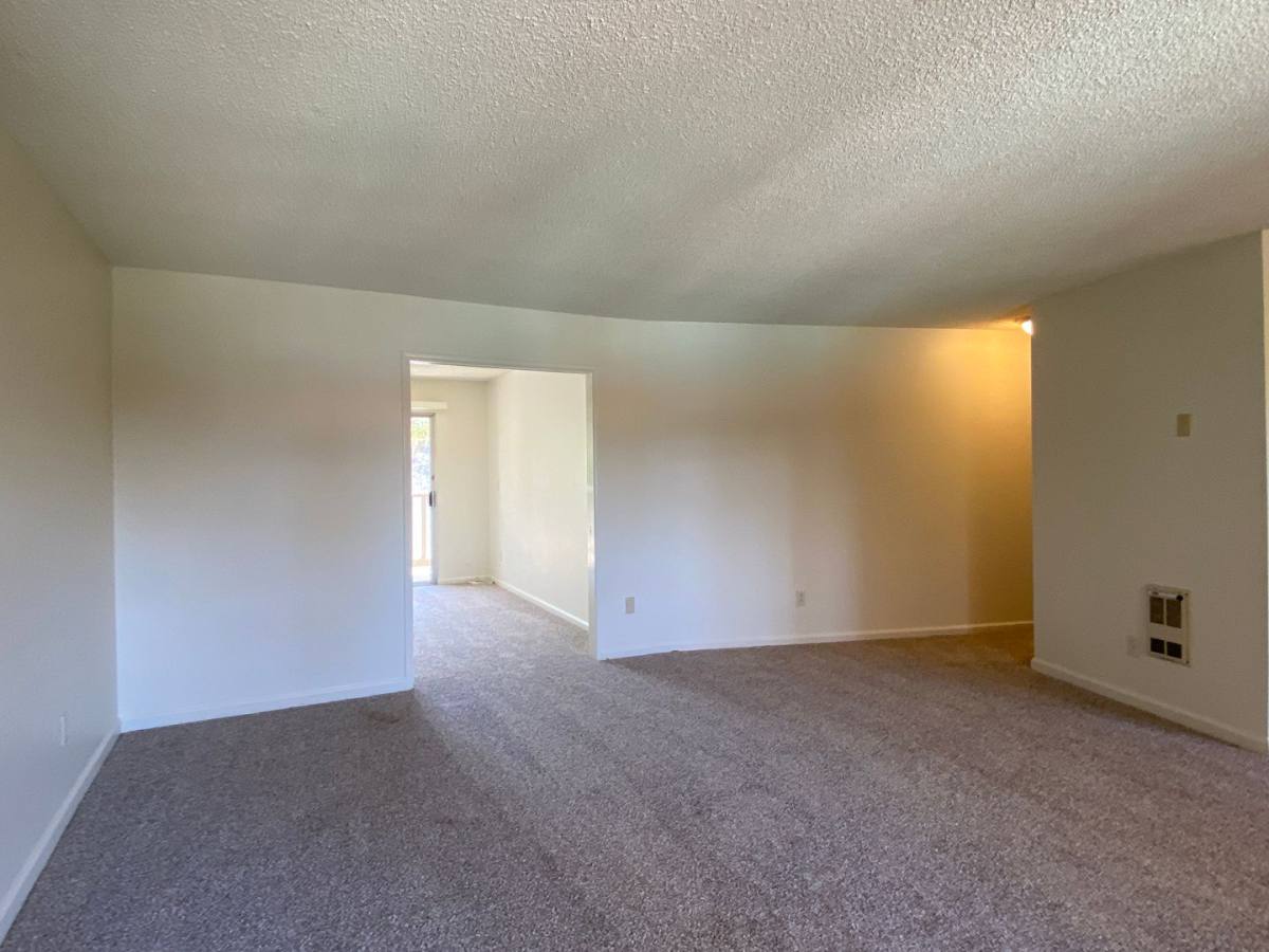 Apartment for rent at 1025 Meadowlake Dr, Vista, CA 92084