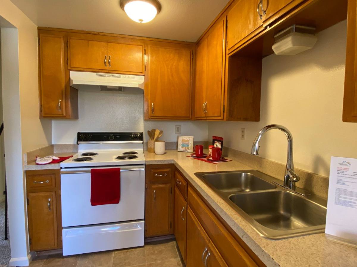 Apartment for rent at 1025 Meadowlake Dr, Vista, CA 92084